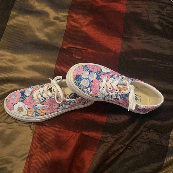 Vans - Picture 2 of 2